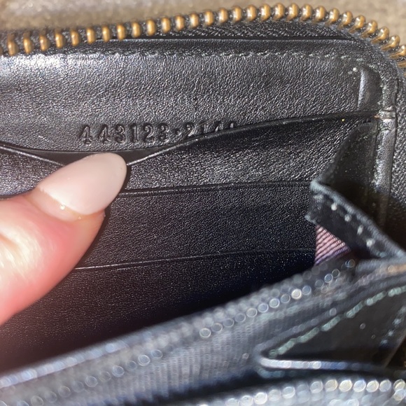 Gucci GG Marmont Zip Around Wallet - Picture 11 of 13